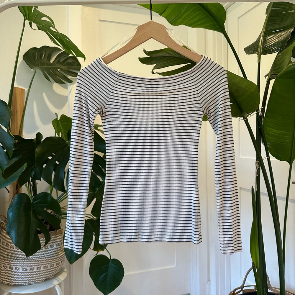 Ribbed Off-Shoulder Long Sleeve Top
